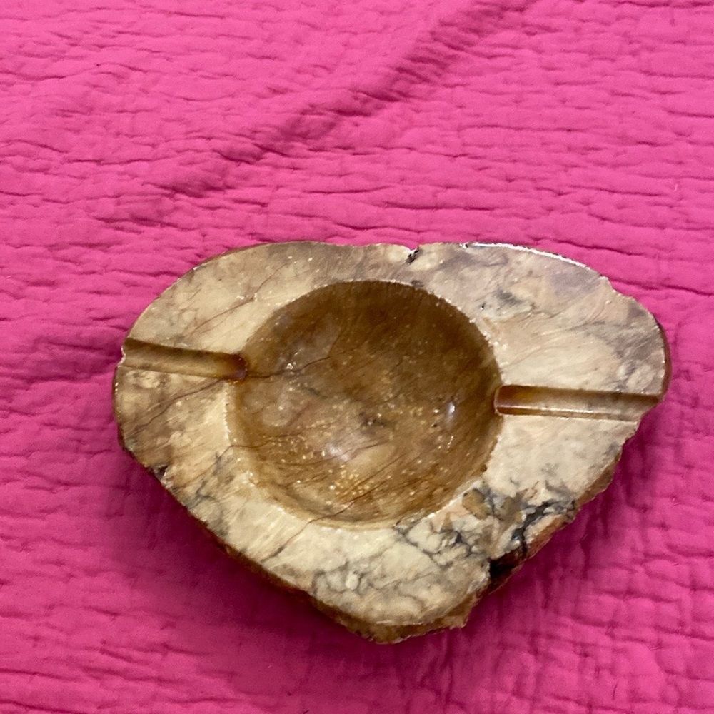 Action LobecoNatural alebaster  ashtray